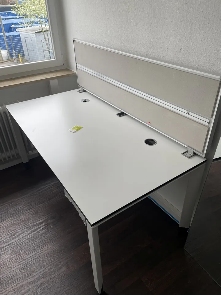 Schreibtisch
